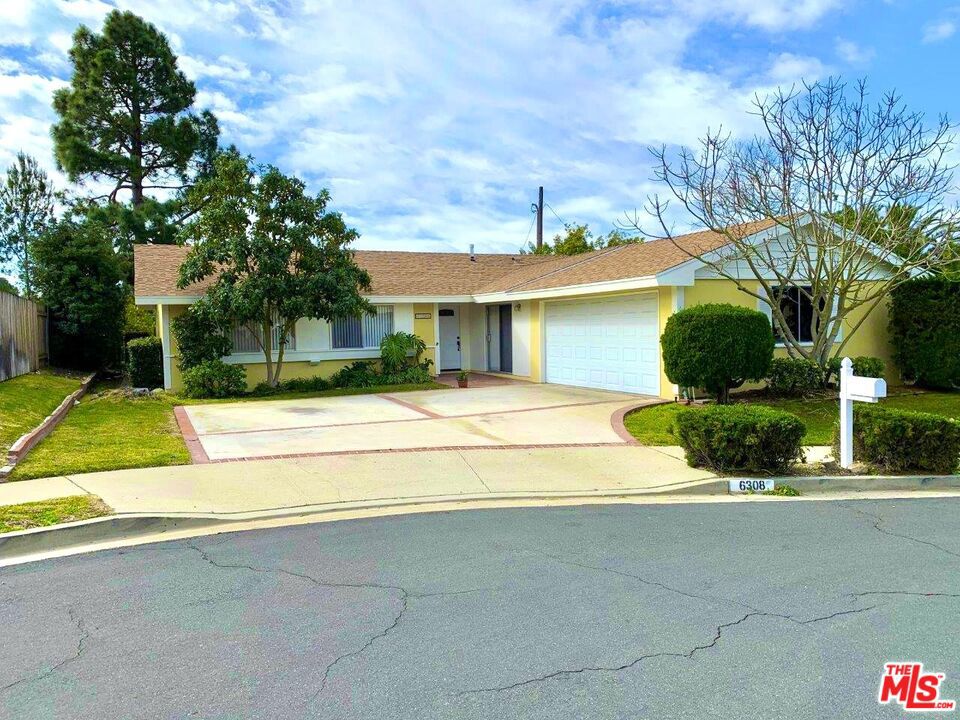 Residential Lease for rent at 6308 Villa Rosa Drive, Rancho Palos Verdes CA featuring 3 beds and 2 baths