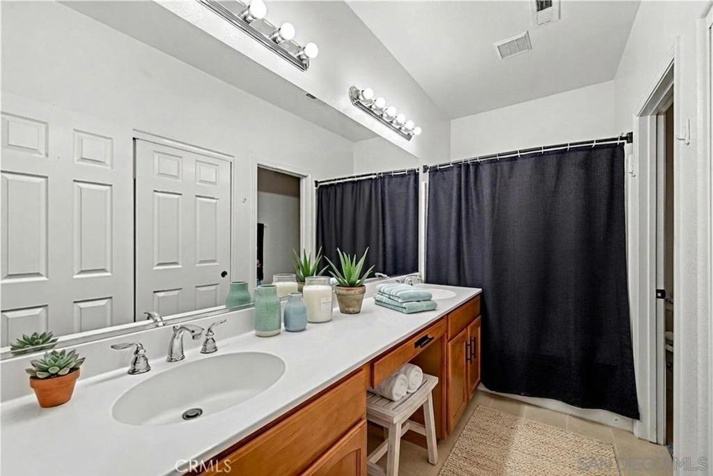 Residential Lease for rent at 293 Reef Point Way 6, Oceanside CA featuring 2 beds and 2 baths