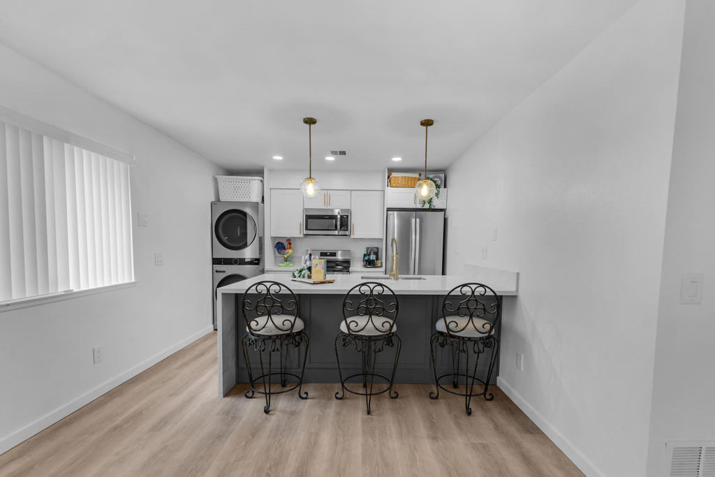 Residential Lease for rent at 72682 Thrush Road 1, Palm Desert CA featuring 2 beds and 1 bath