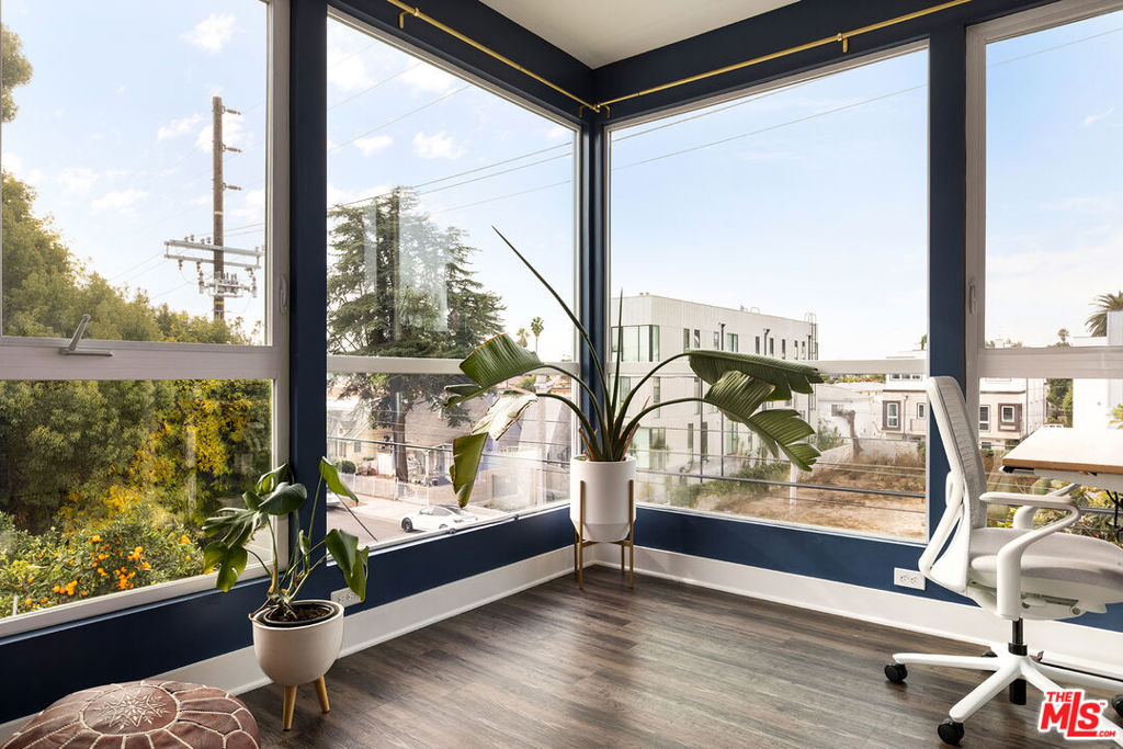 Residential Lease for rent at 6074 W Studio Court, Los Angeles, Los Angeles County CA featuring 3 beds and 4 baths