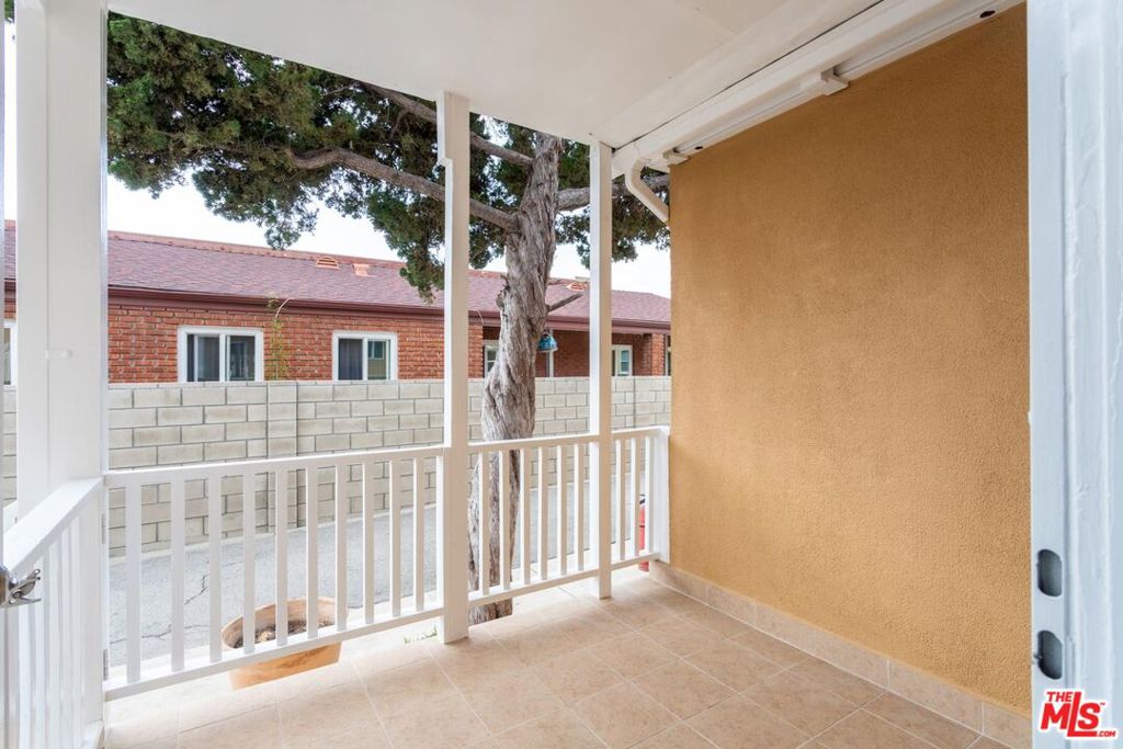 Residential Lease for rent at 200 W Palmer Avenue C, Glendale, Los Angeles County CA featuring 2 beds and 1 bath