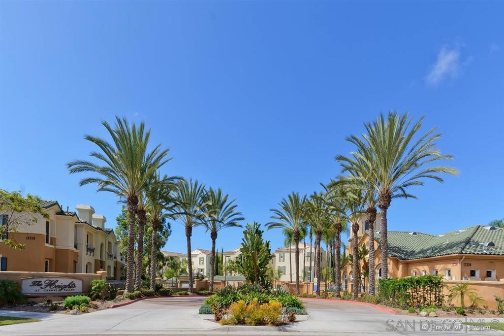 Residential Lease for rent at 12368 Carmel Country Road 201, San Diego, San Diego County CA featuring 2 beds and 2 baths