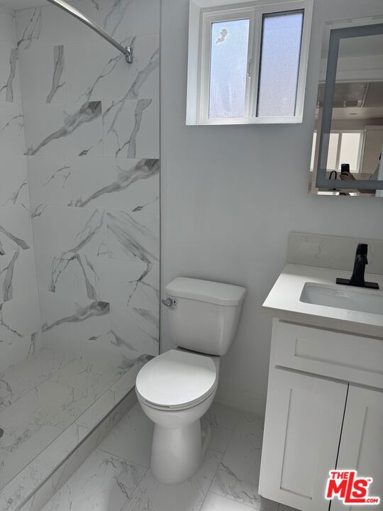 Residential Lease for rent at 4134 Leimert Boulevard 1/2, Los Angeles, Los Angeles County CA featuring 3 beds and 2 baths