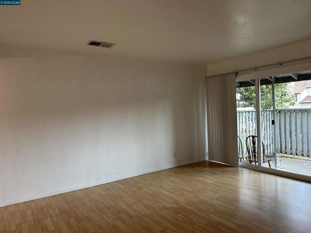Residential Lease for rent at 89 Villa Cir, Fairfield, Solano County CA featuring 2 beds and 2 baths