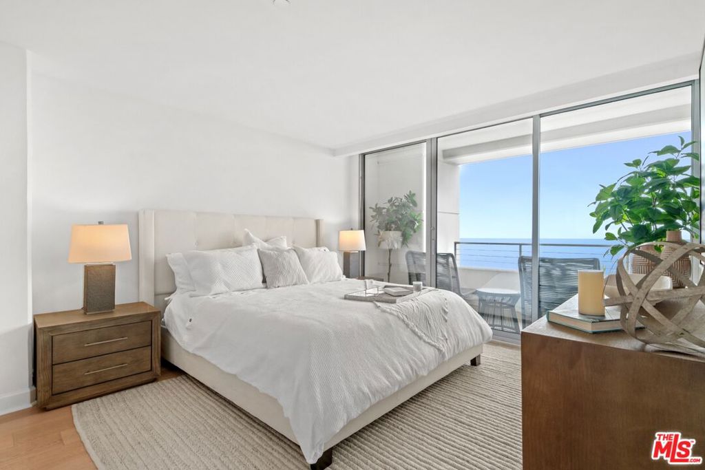 Residential Lease for rent at 1221 W OCEAN Avenue 1605, Santa Monica CA featuring 1 bed and 1 bath