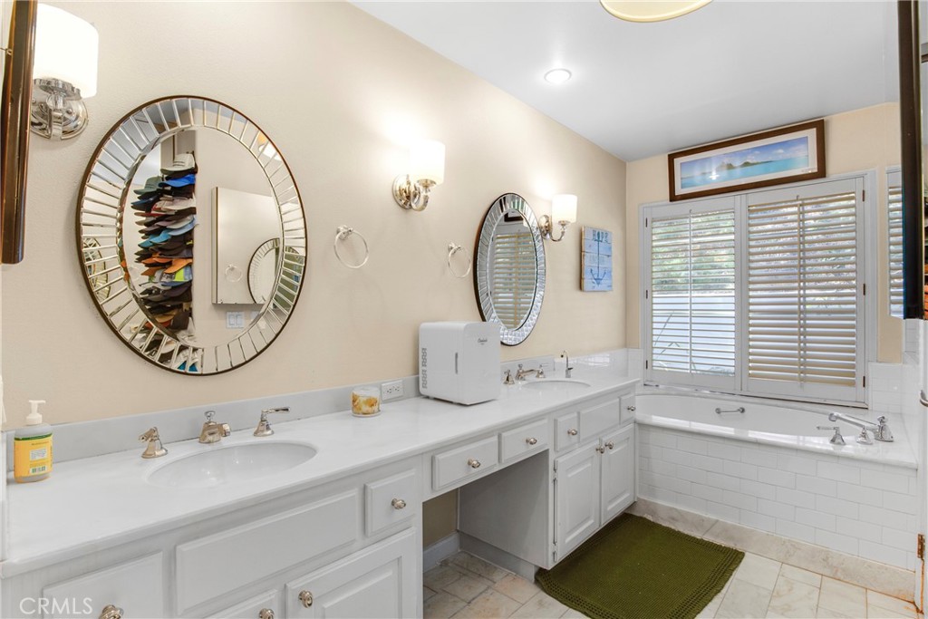 Residential Lease for rent at 1 Cambridge, Manhattan Beach CA featuring 3 beds and 2 baths