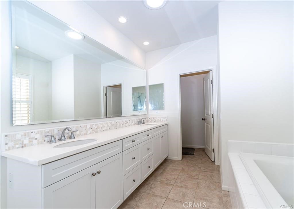 Residential Lease for rent at 50 Emerald Clover, Irvine CA featuring 3 beds and 4 baths