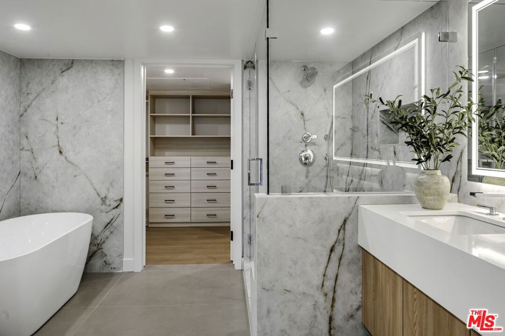 Residential Lease for rent at 333 N Palm Drive 310, Beverly Hills CA featuring 2 beds and 3 baths