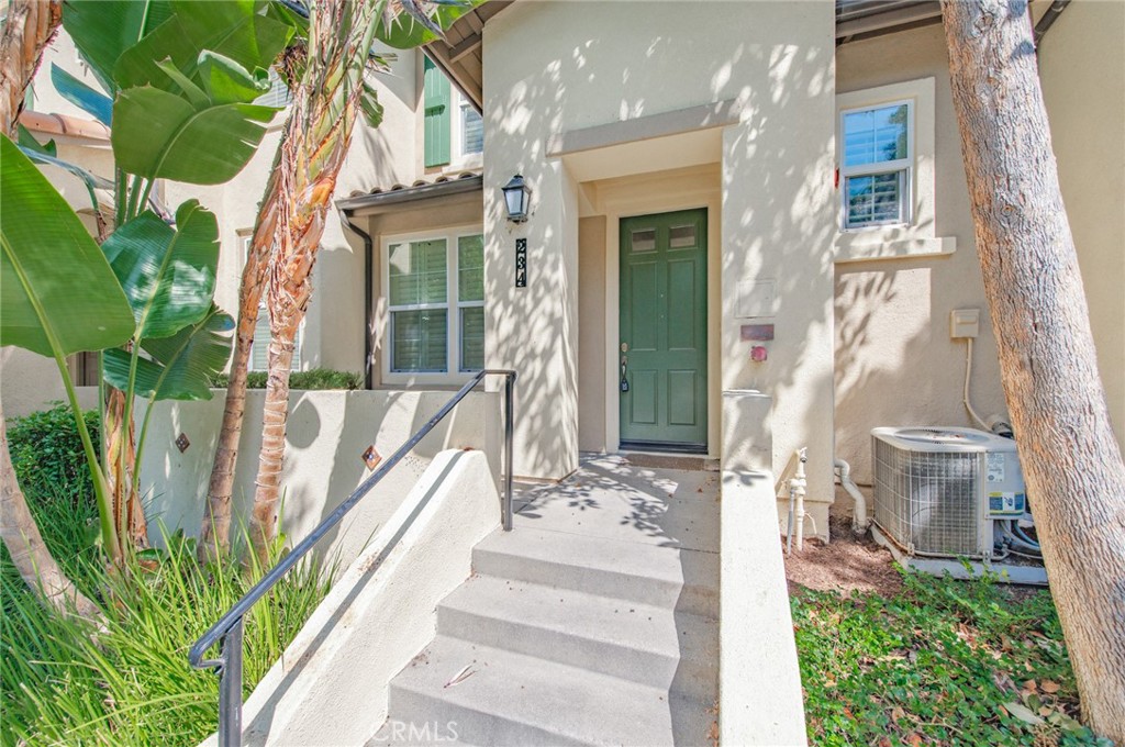 Residential Lease for rent at 234 Dewdrop, Irvine CA featuring 2 beds and 3 baths