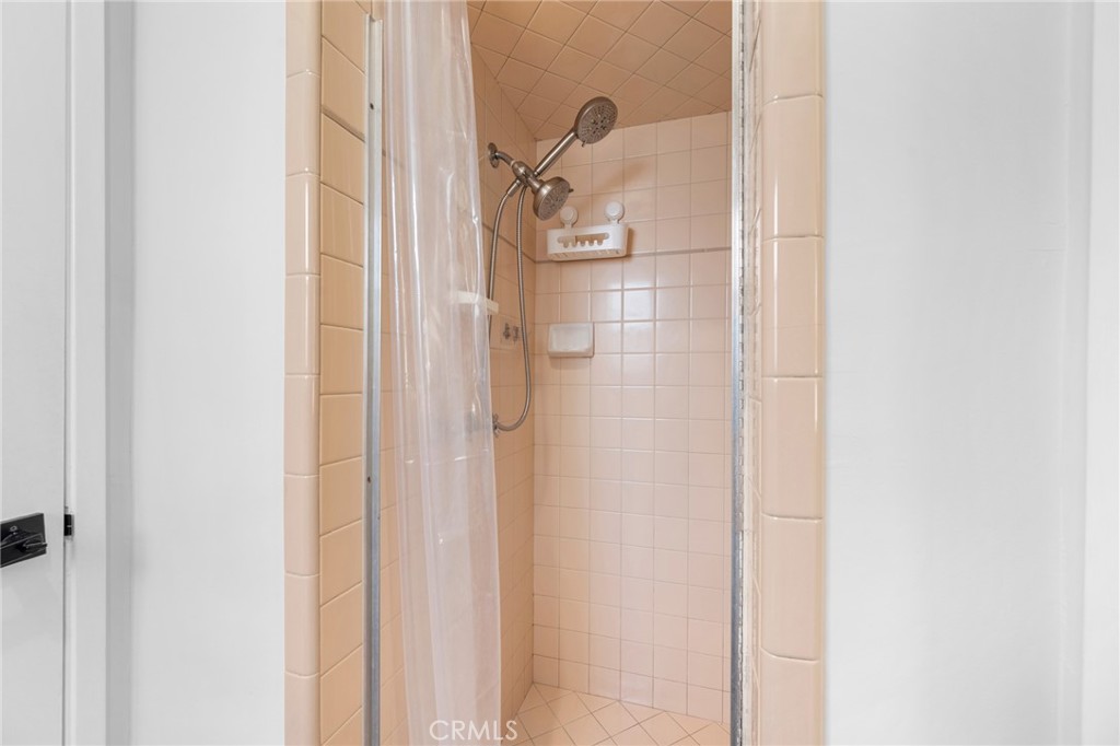 Residential Lease for rent at 11793 Glencrest, San Fernando CA featuring 3 beds and 2 baths