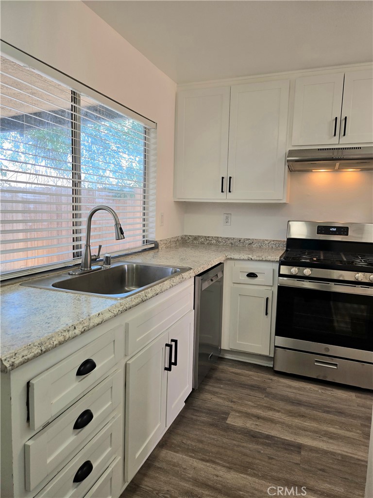 Residential Lease for rent at 853 Douglas Court, Hemet CA featuring 2 beds and 2 baths