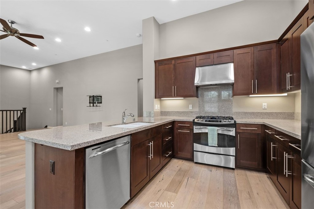 Residential Lease for rent at 17 City Stroll, Irvine CA featuring 2 beds and 3 baths