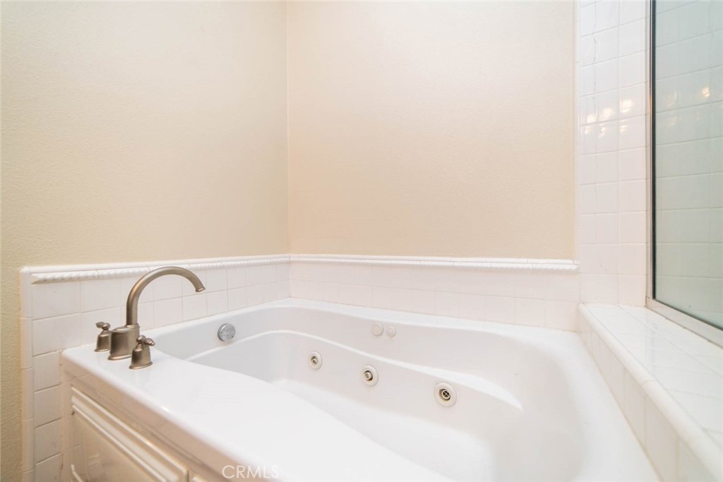 Residential Lease for rent at 41 Bamboo, Irvine CA featuring 3 beds and 4 baths