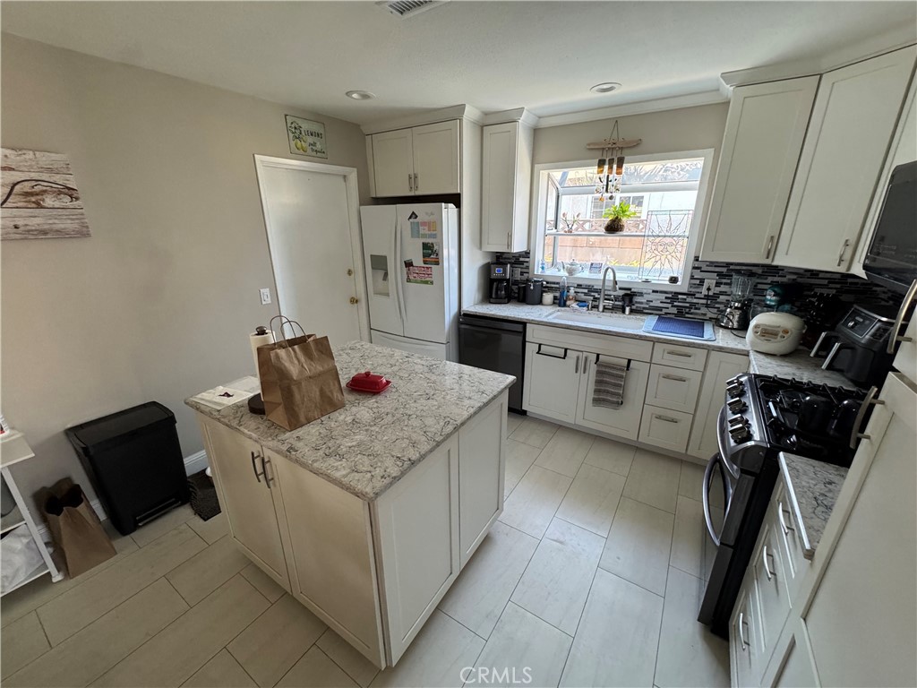 Residential Lease for rent at 12541 Scandia, Garden Grove CA featuring 3 beds and 2 baths