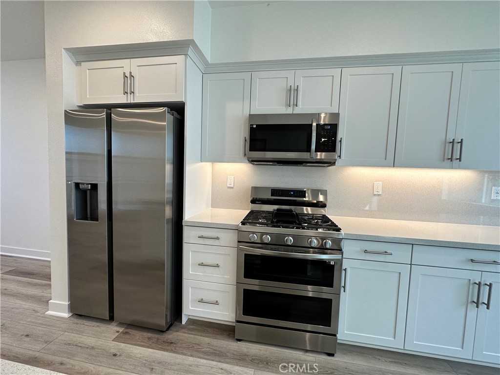 Residential Lease for rent at 2317 W Broadway 33, Anaheim CA featuring 3 beds and 4 baths