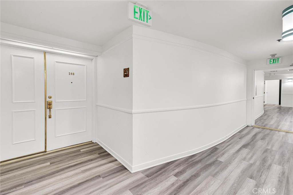 Condominium for sale at 1401 S Bentley Avenue 203, Los Angeles, CA featuring 2 beds and 3 baths