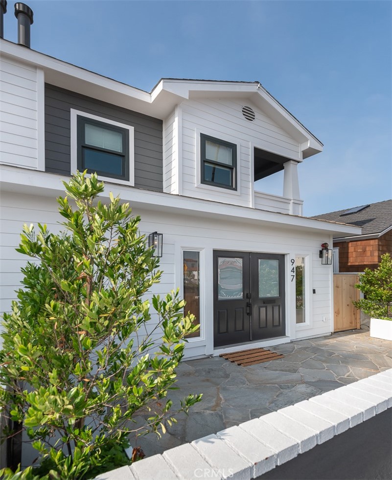 Residential Lease for rent at 947 W Balboa, Newport Beach CA featuring 4 beds and 4 baths