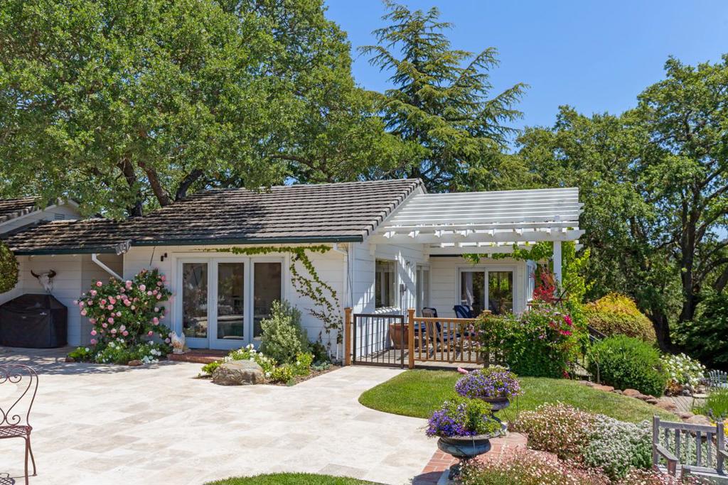 Residential Lease for rent at , Portola Valley CA featuring 1 bed
