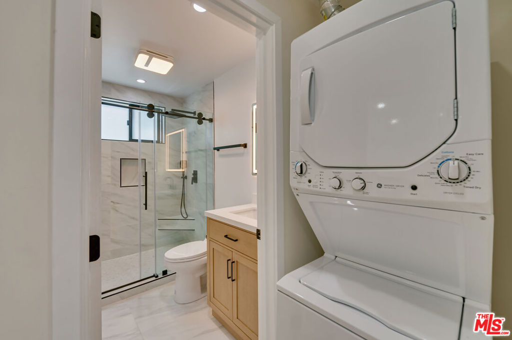 Residential Lease for rent at 928 N San Vicente Boulevard 108, West Hollywood CA featuring 1 bed and 1 bath