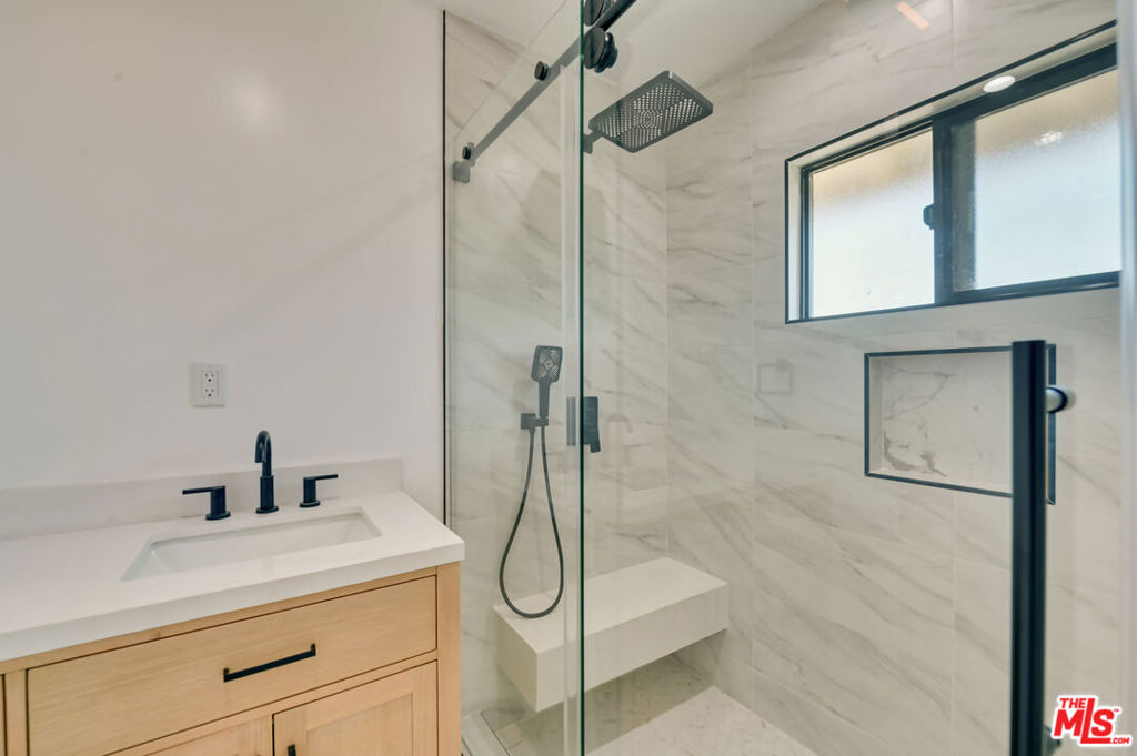 Residential Lease for rent at 843 Westbourne Drive B, West Hollywood CA featuring 1 bed and 1 bath