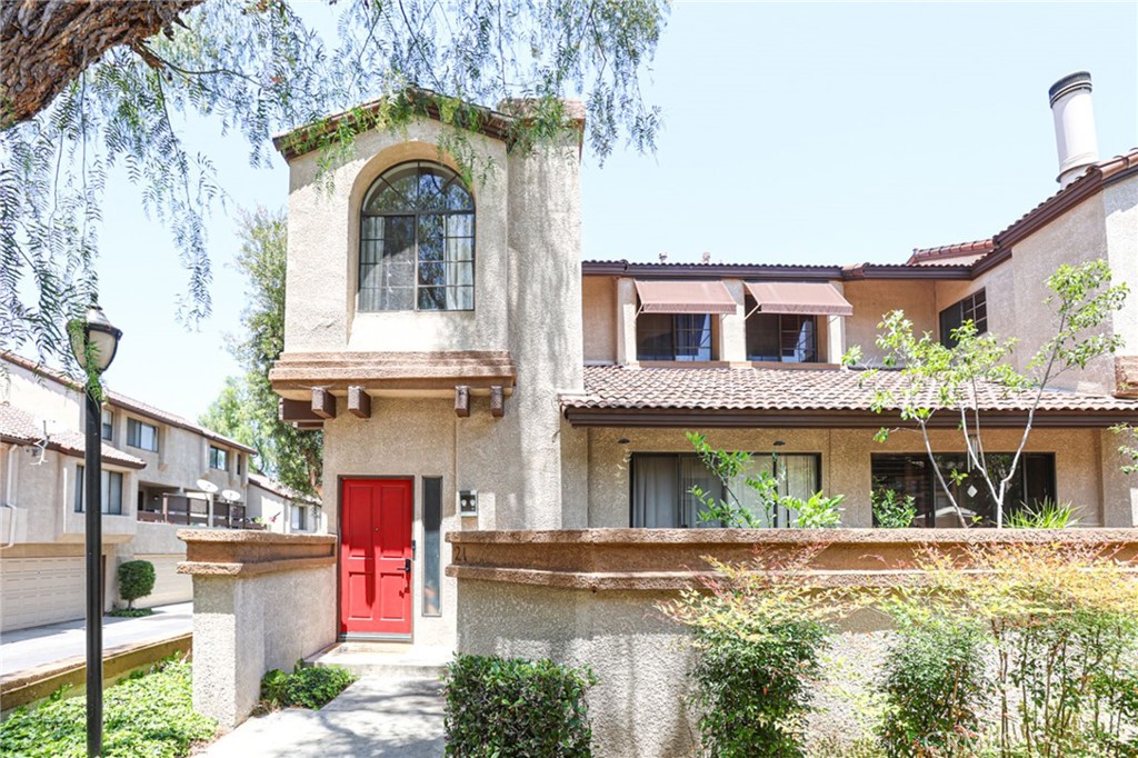 Residential Lease for rent at 21 Wildflower, Pomona CA featuring 2 beds and 3 baths