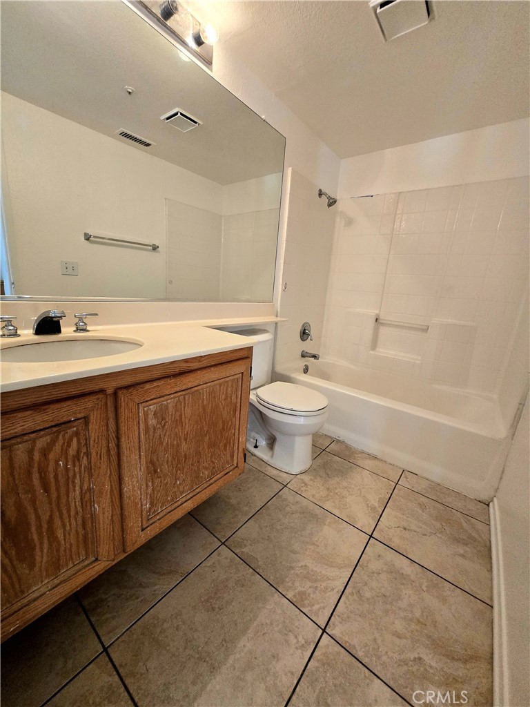 Residential Lease for rent at 1840 Rue Pinot Blanc, San Jacinto CA featuring 5 beds and 3 baths