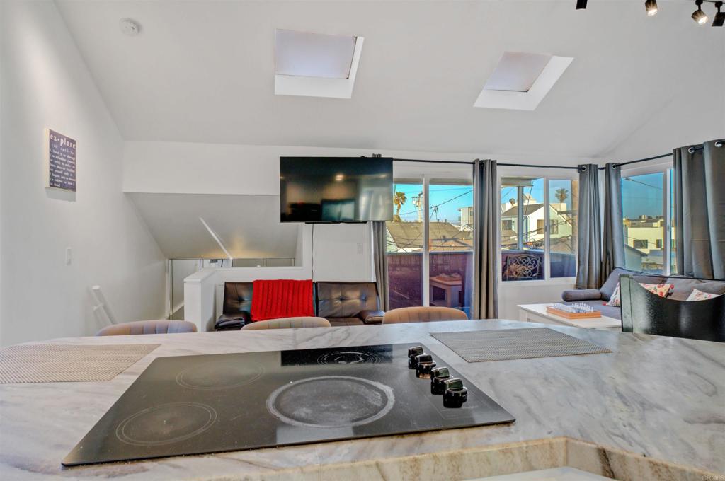 Residential Lease for rent at 3715 Mission Boulevard, San Diego CA featuring 3 beds and 2 baths