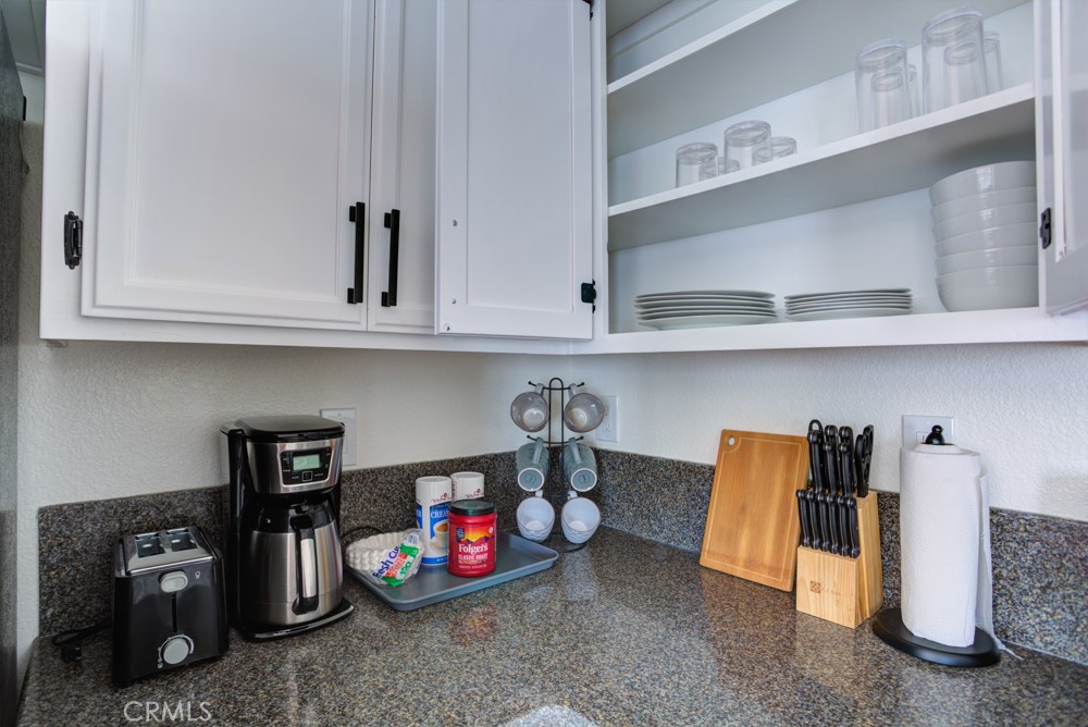 Residential Lease for rent at 14794 Goldenrain, Fontana CA featuring 3 beds and 2 baths