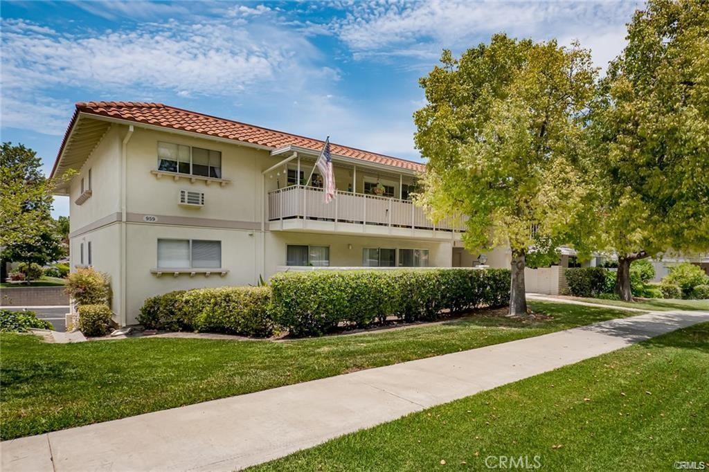 Residential Lease for rent at 959 959 Calle Aragon A, Laguna Woods CA featuring 2 beds and 2 baths