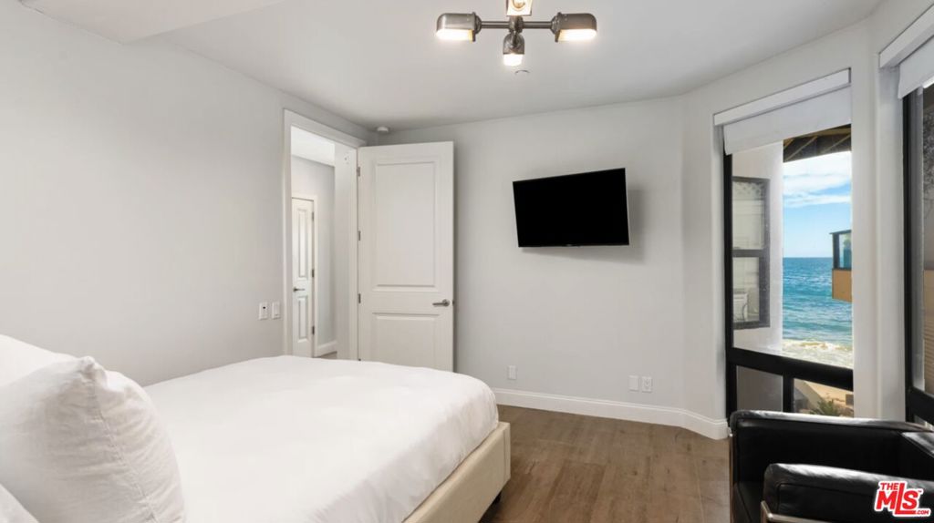 Residential Lease for rent at 25252 Malibu Road Lower Unit, Malibu CA featuring 4 beds and 4 baths