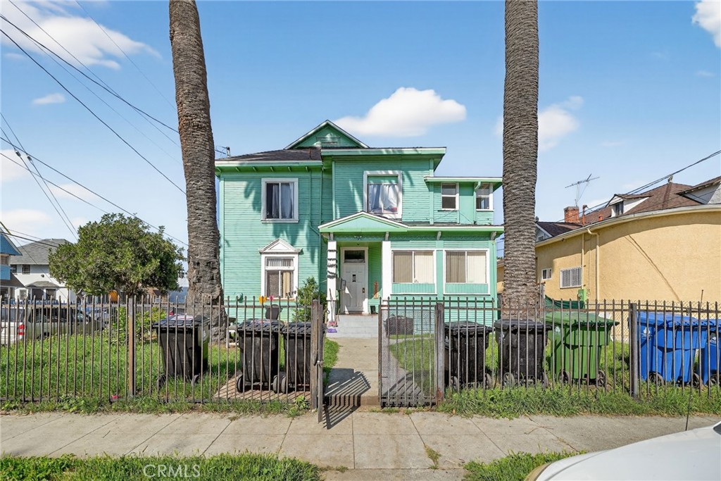 Duplex for sale at 1153 S Westlake, Los Angeles, CA