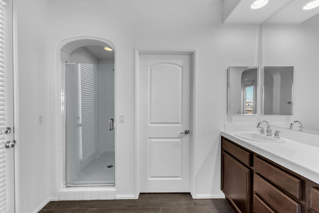 Residential Lease for rent at 162 Paseo Bravo, Palm Desert CA featuring 2 beds and 2 baths