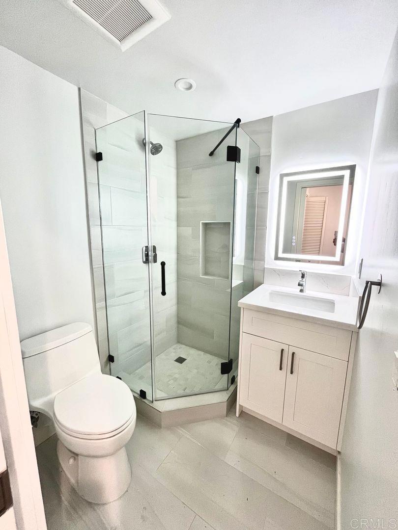 Residential Lease for rent at 343 Lansing Circle B, Escondido CA featuring 2 beds and 1 bath