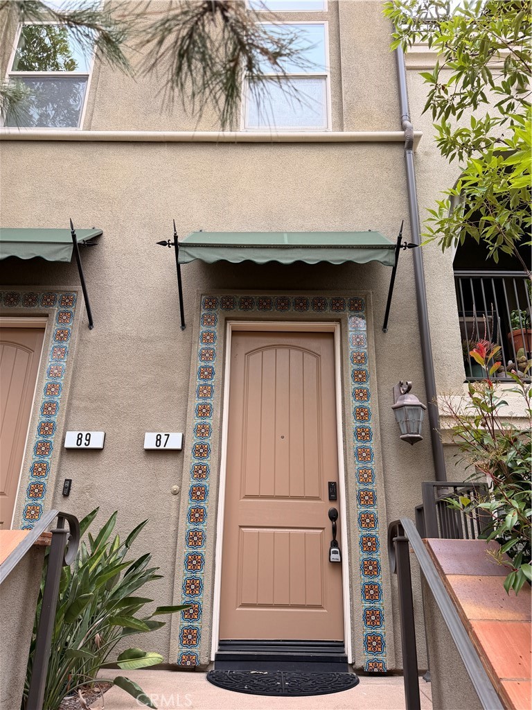 Residential Lease for rent at 87 Plateau, Irvine CA featuring 2 beds and 3 baths