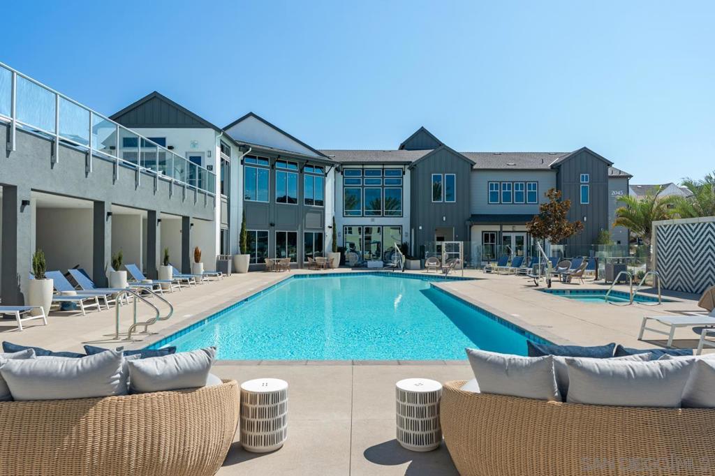Residential Lease for rent at 2095 Paseo Belluno #2, Chula Vista CA featuring 2 beds and 3 baths