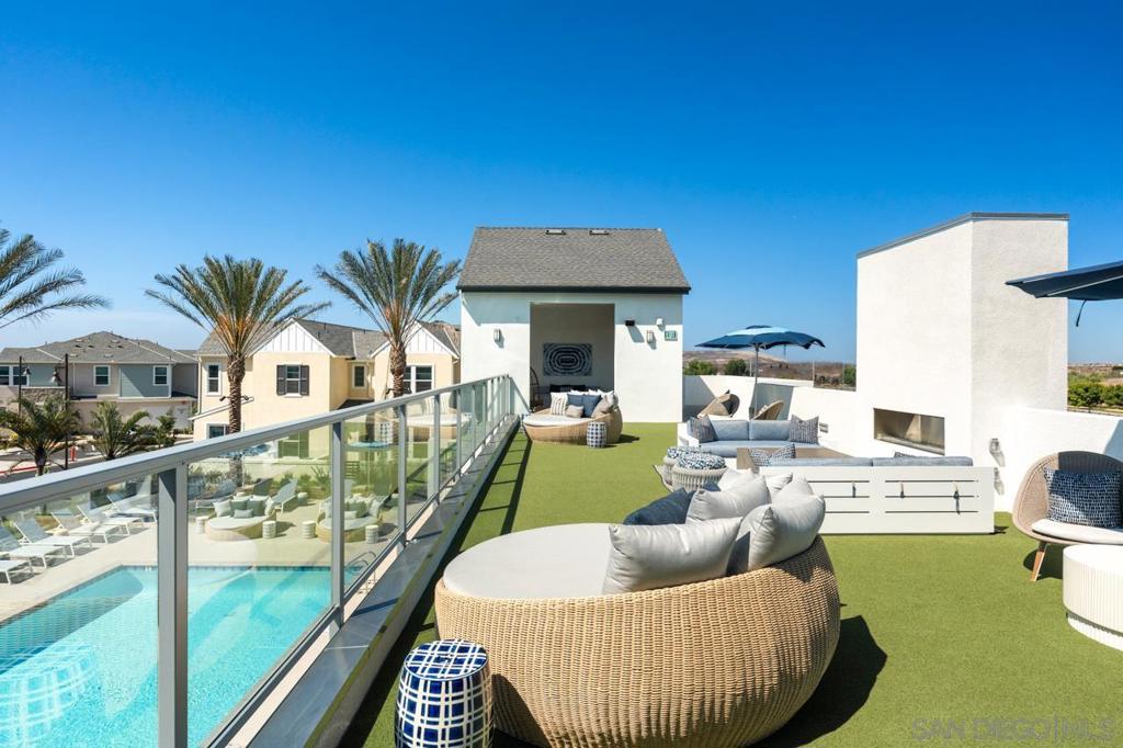 Residential Lease for rent at 5025 Avenida Lugano #5, Chula Vista CA featuring 2 beds and 3 baths