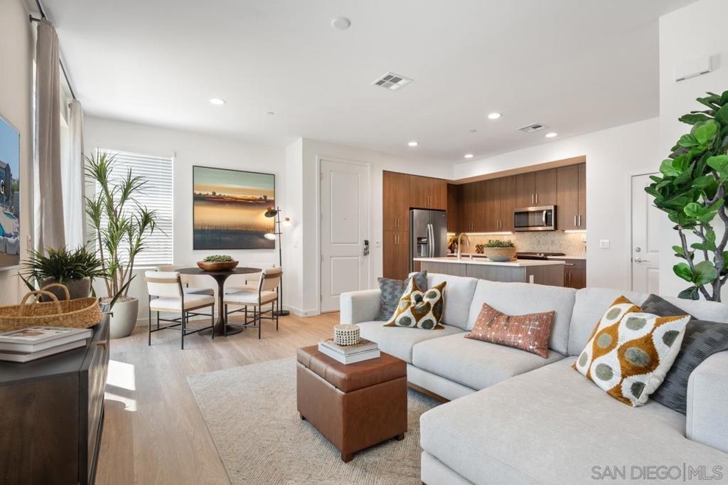 Residential Lease for rent at 5050 Avenida Lugano #1, Chula Vista CA featuring 2 beds and 3 baths