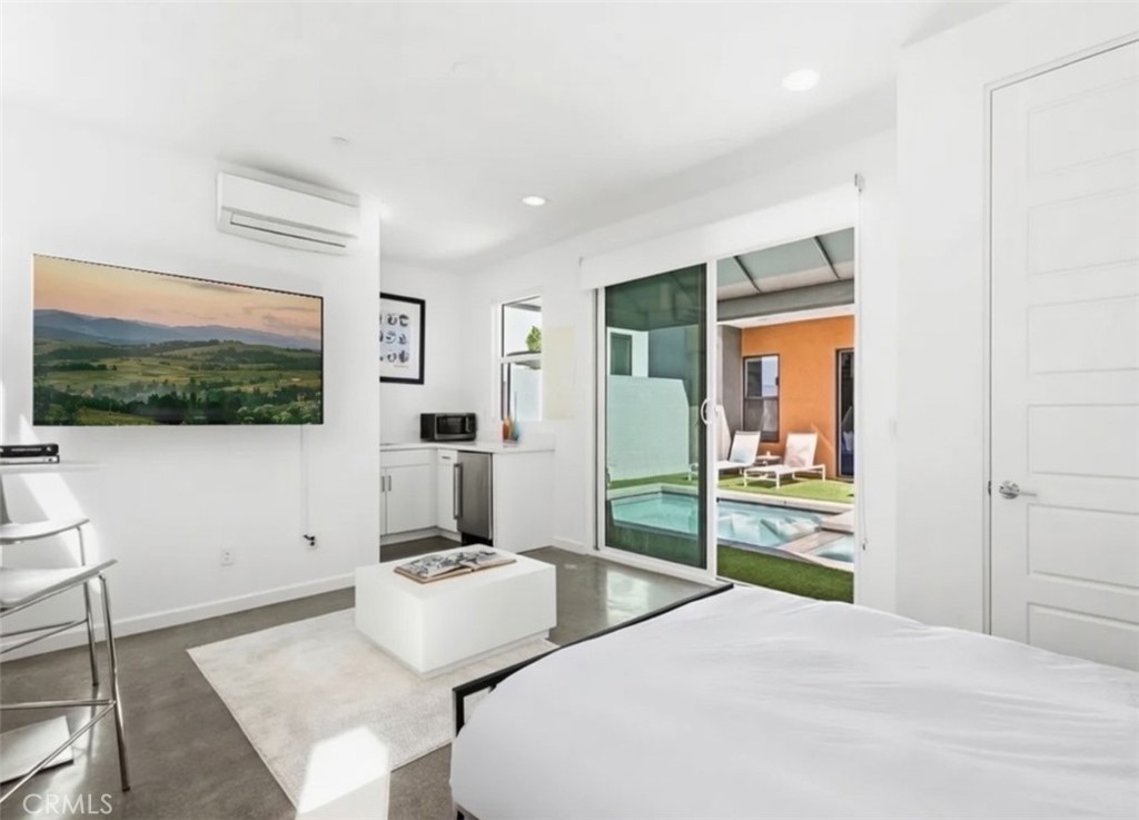 Residential Lease for rent at 2705 Paragon, Palm Springs CA featuring 3 beds and 4 baths