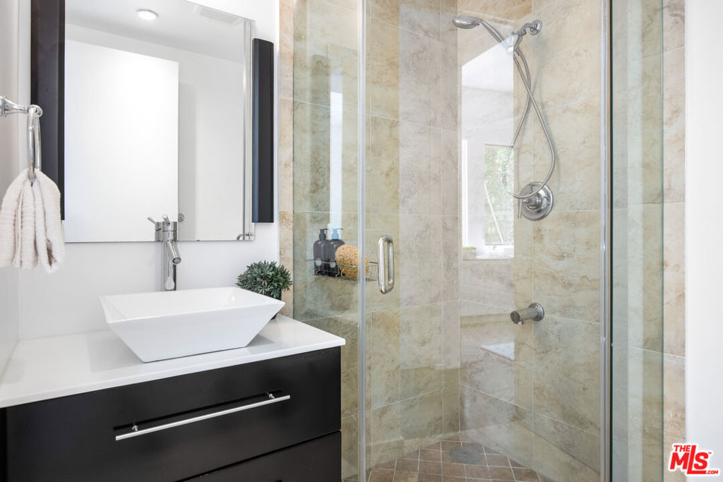 Residential Lease for rent at 1642 Lindacrest Drive, Beverly Hills CA featuring 4 beds and 5 baths