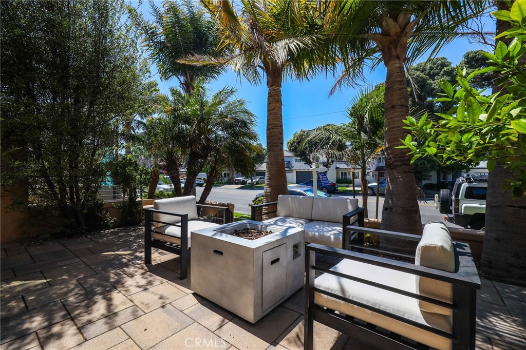 Residential Lease for rent at 414 12th, Huntington Beach CA featuring 3 beds and 4 baths
