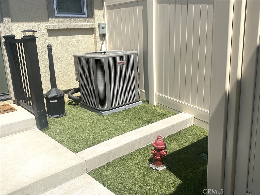 Residential Lease for rent at 187 Capistrano Drive 187, Ventura, Ventura County CA featuring 3 beds and 3 baths