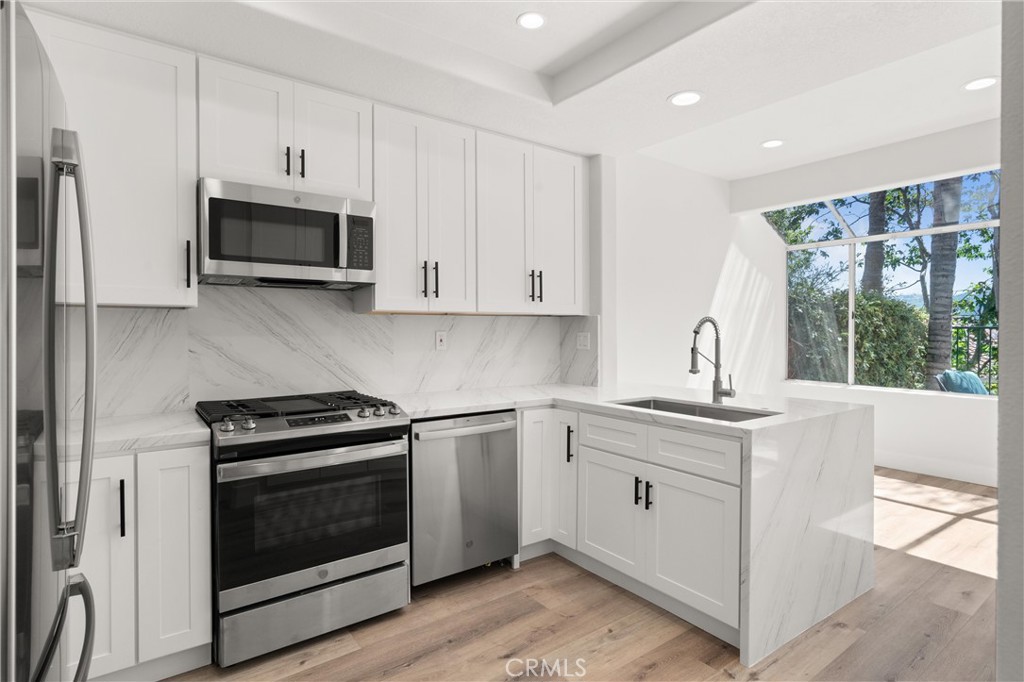 Residential Lease for rent at 39 Matisse, Aliso Viejo CA featuring 3 beds and 3 baths
