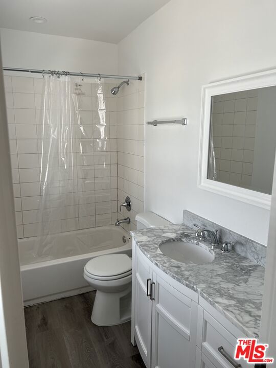 Residential Lease for rent at 4800 August Street 11, Los Angeles, Los Angeles County, CA featuring 1 bed and 1 bath