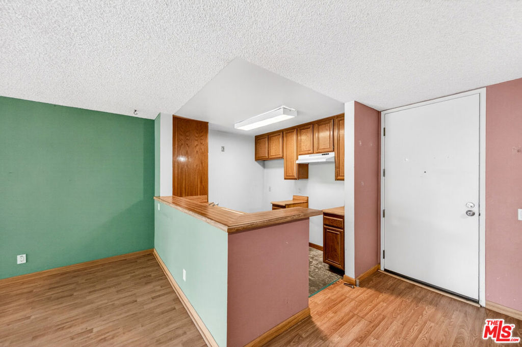 Active for sale at Los Angeles, CA, Los Angeles, CA CA and 1 bath
