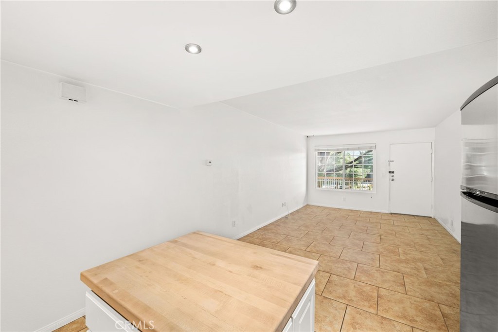 Residential Lease for rent at 9647 Spyglass Avenue 22, Desert Hot Springs CA featuring 2 beds and 1 bath