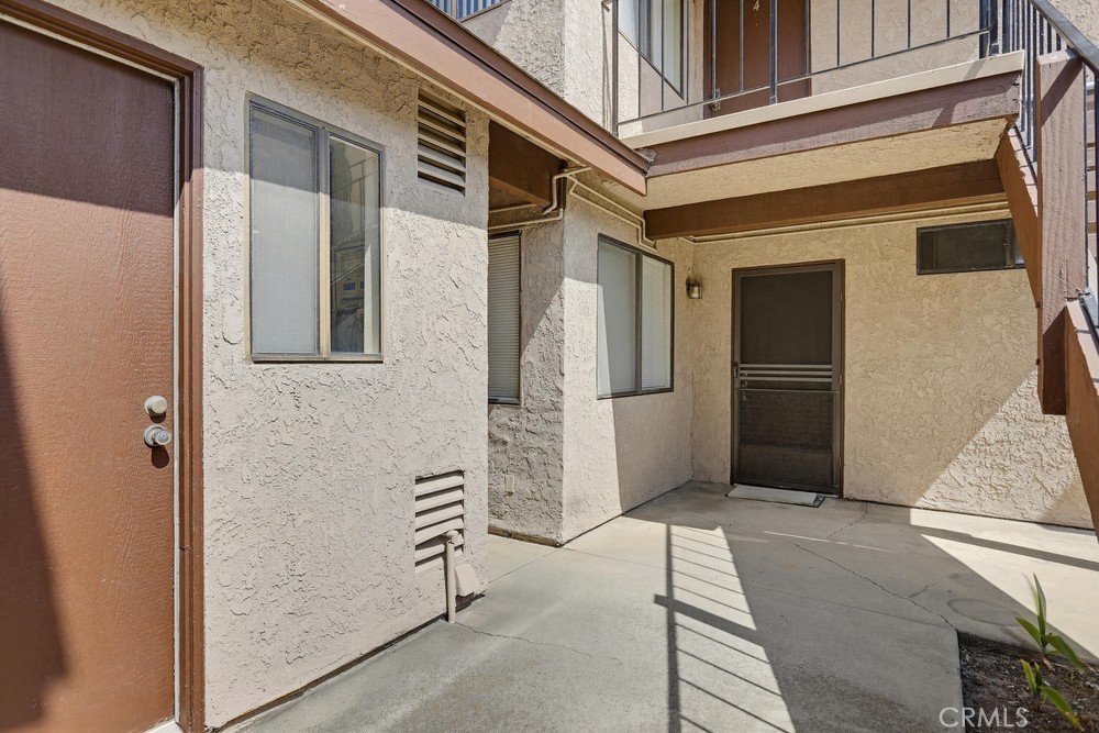 Residential Lease for rent at 4881 Vista Dr 3, Huntington Beach CA featuring 2 beds and 2 baths