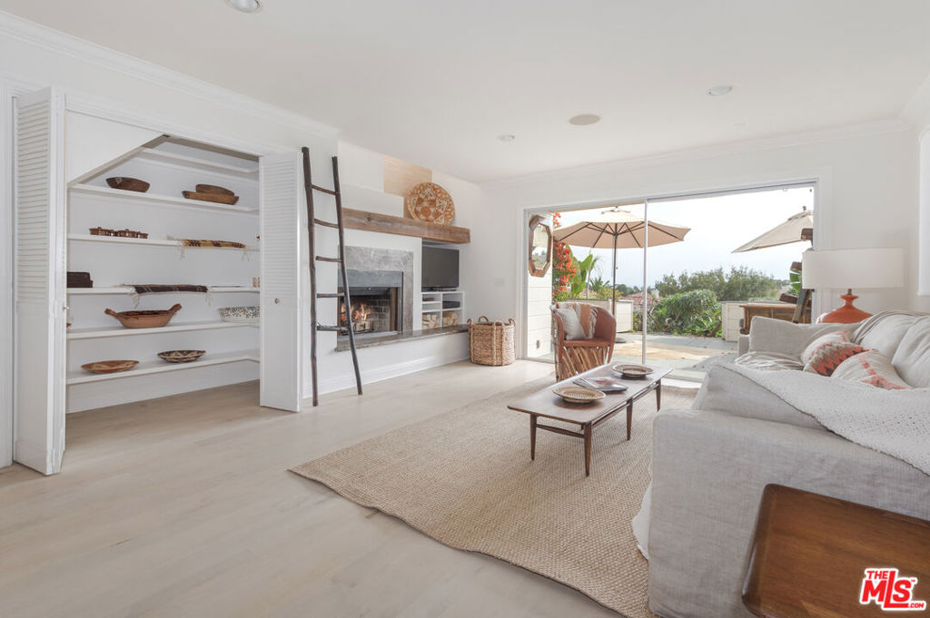 Residential Lease for rent at 28711 Pacific Coast Highway 6, Malibu CA featuring 2 beds and 2 baths
