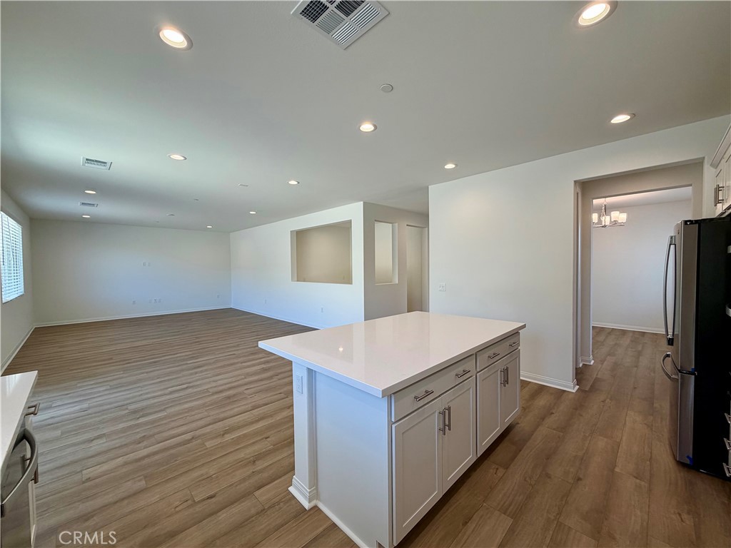 Residential Lease for rent at 21624 Thomas Court, Riverside CA featuring 6 beds and 5 baths