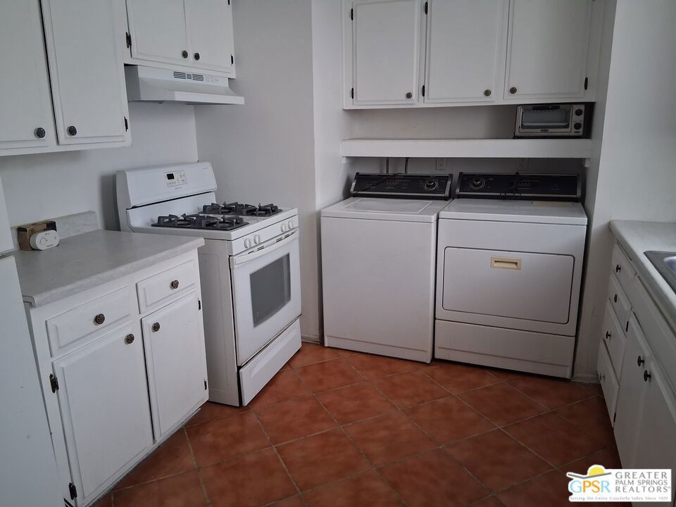 Residential Lease for rent at 65798 5th Street, Desert Hot Springs CA featuring 3 beds and 2 baths