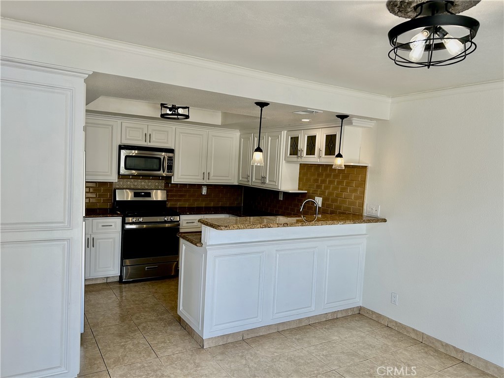 Residential Lease for rent at 21082 Berry Glen, Lake Forest, Orange County CA featuring 3 beds and 3 baths